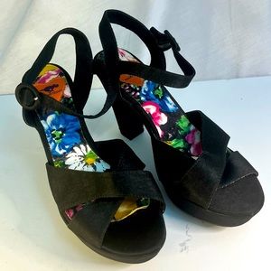 Rocket Dog Peek A Boo Black Platform Chunky Sandals - size 10
